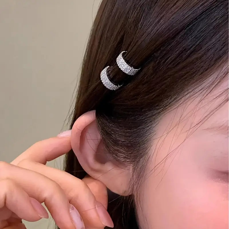 Vintage-Inspired Round Rhinestone Hair Clip