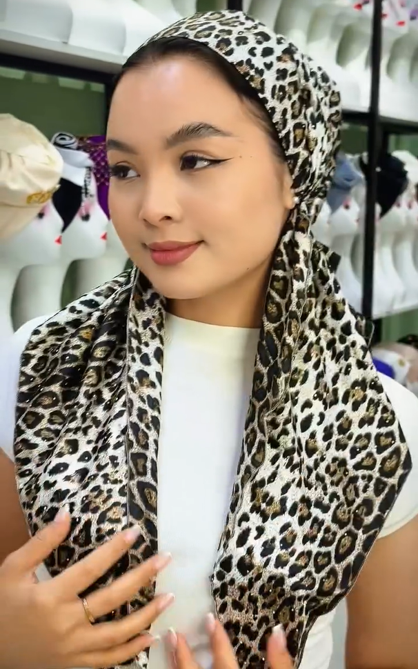 Non-Slip Headscarf With An Elastic Band