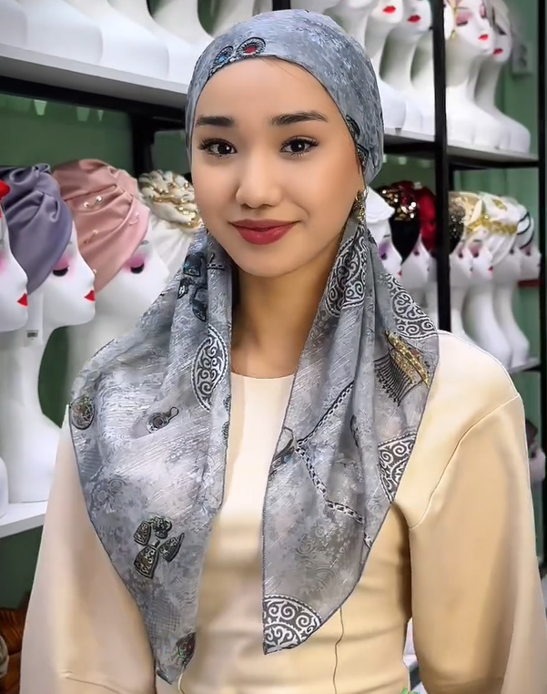 Non-Slip Headscarf With An Elastic Band