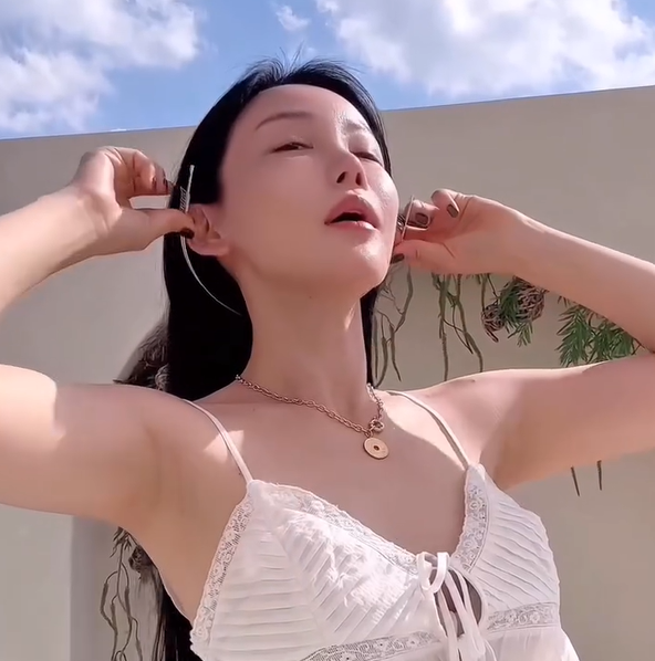 Elegant Headband for Back Neck