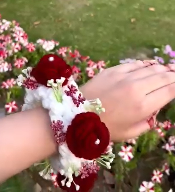 Red Rose Elegant Gajray