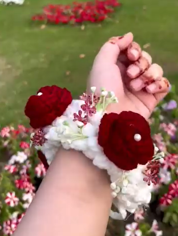 Red Rose Elegant Gajray