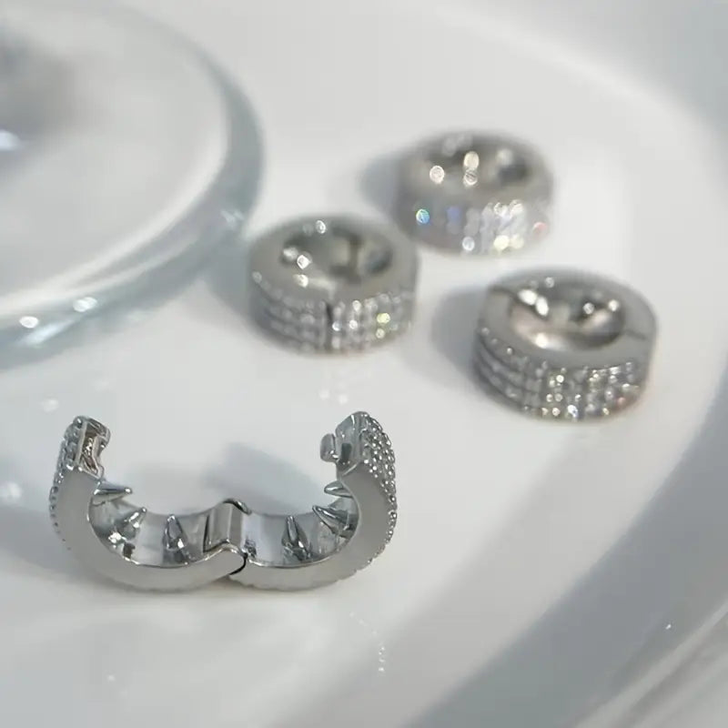 Vintage-Inspired Round Rhinestone Hair Clip