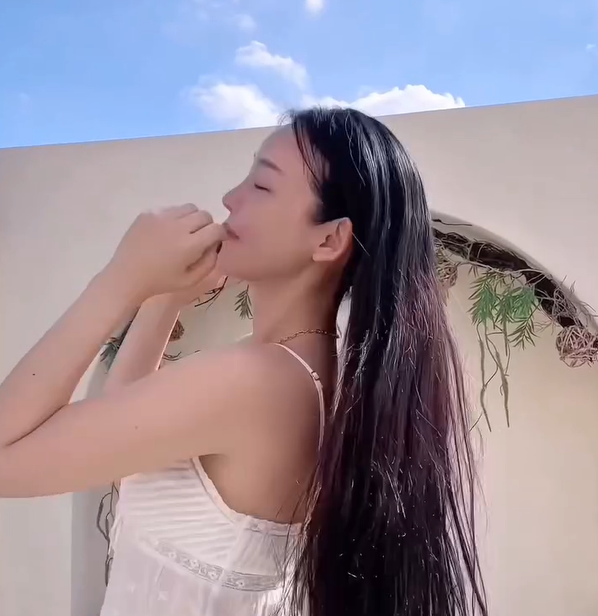 Elegant Headband for Back Neck