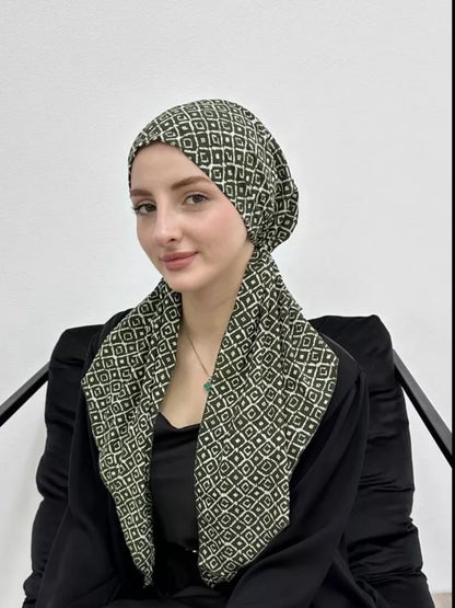 Non-Slipping Headscarf With An Elastic Band
